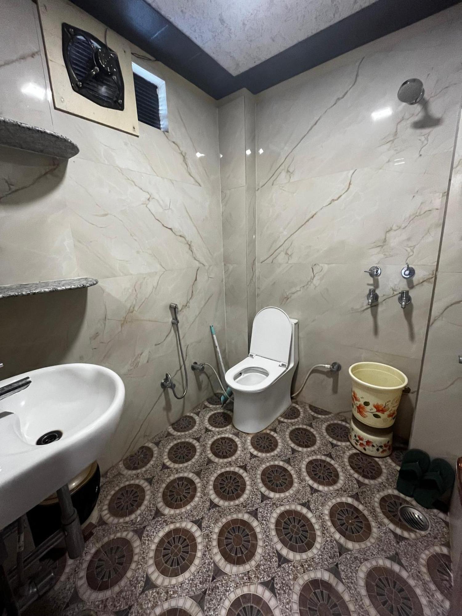 Ks Paying Guest House Varanasi Exterior photo